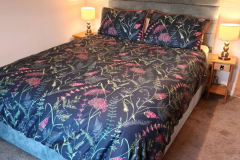 King size bedroom