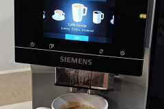 Bean to cup coffee machine